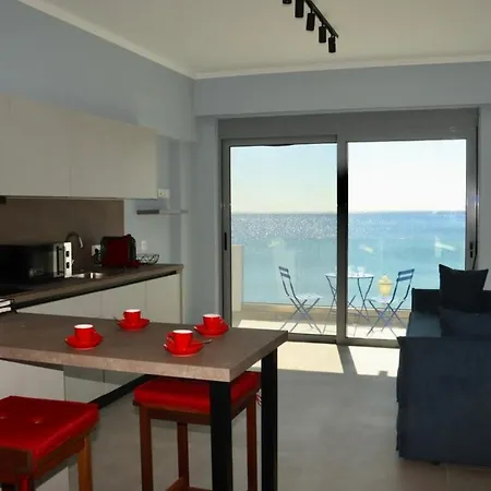 Sea Breeze Modern With A Refreshing Balcony View Apartamento Charaki