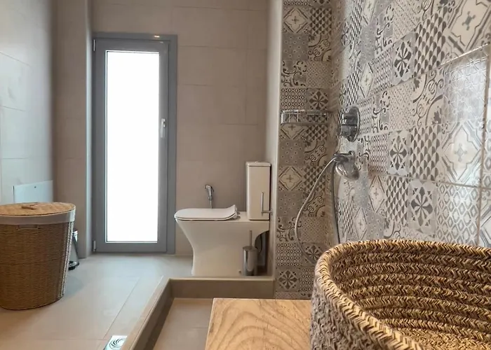 Sea Breeze Modern With A Refreshing Balcony View Lejlighed Haraki